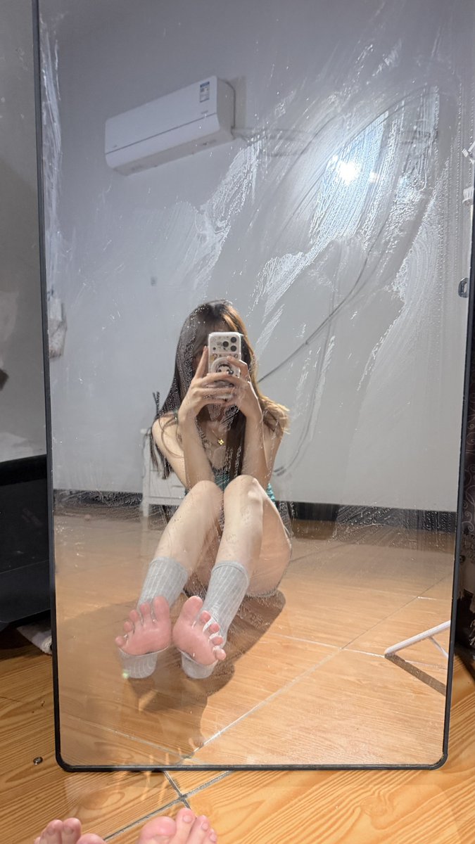 ydbovo's tweet photo. 踩你两脚是不是就全招了 https://t.co/aIHUX0fr8p