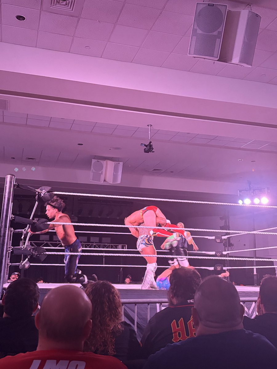 Jason3301126530's tweet photo. Using his own partner as a weapon !!!! Smart Move #NXTVenice https://t.co/3eGGPBVhE4