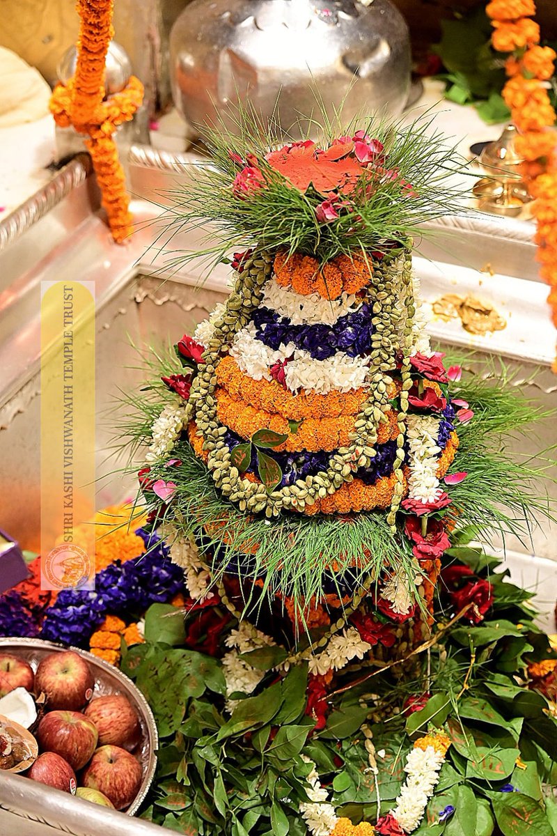 ShriVishwanath's tweet photo. श्री काशी विश्वनाथ जी की मंगला आरती I
#kashivishwanath #kashi #sanatandharma #banarasisilkdupatta https://t.co/msiVwCvw7D