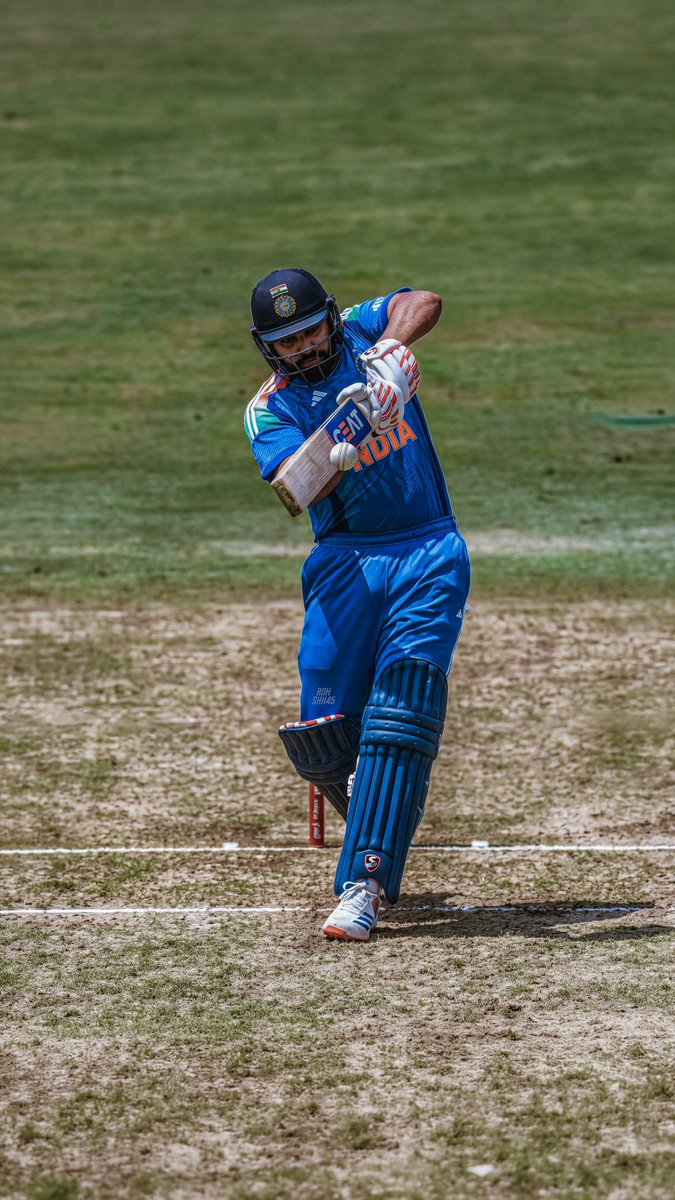 SiddhiMeena92's tweet photo. 𝙋𝙐𝙇𝙇 𝙎𝙃𝙊𝙏 𝙈𝘼𝙎𝙏𝙀𝙍 🔥🥵🏏🇮🇳 #Rohitsharma #Pullshot #GoodMorning #TeamIndia #Cricket https://t.co/VEVhT2uFWj