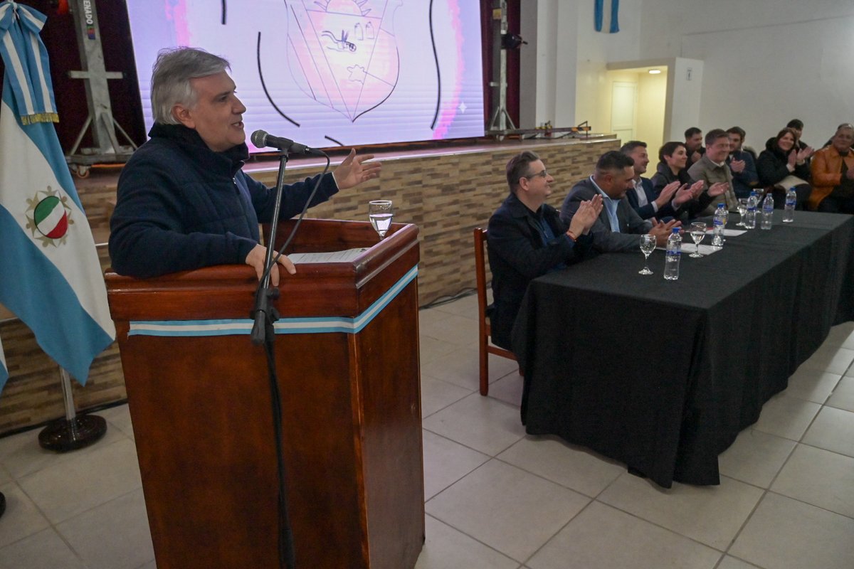 secgobiernocba's tweet photo. El gobernador @MartinLlaryora  recorrió localidades del departamento Unión, acompañado por el secretario General de Gobierno de Córdoba, @GustavoHBrandan , donde se anunciaron obras y se concretaron entregas para acompañar a cada comunidad. ⬇️ https://t.co/uXh8AlAW05