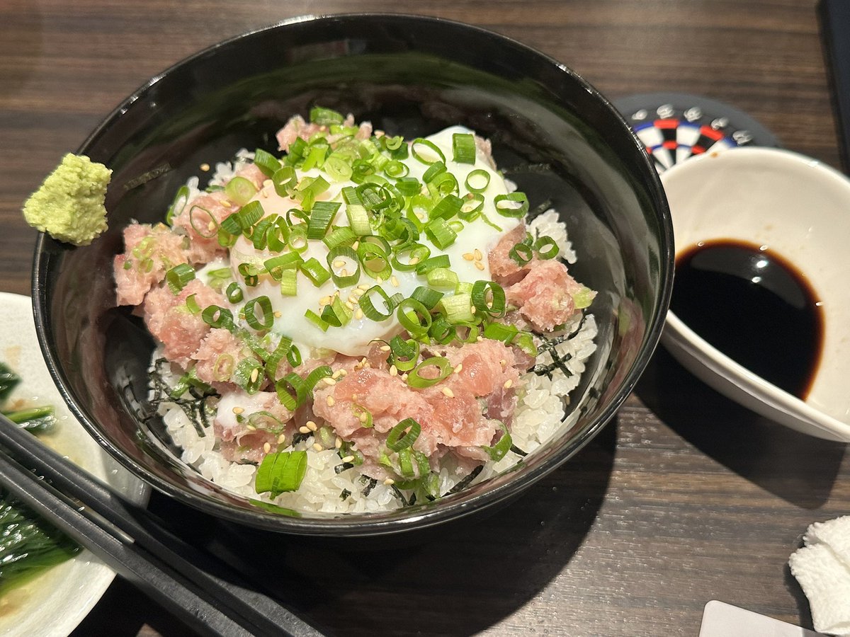 ringo_darts26's tweet photo. 昨日はensembullでめっちゃ投げておいしいごはん食べて、Asobi Bar LAPINへはるちゃんに逢いにいきました🐰💓

飲食タイム以外ずっと投げてたw
ensembullで食べたネギトロ丼とお通しのおひたし美味しかった、、、🤤✨

はるちゃんとは30日（日）tricoで一緒にプレイヤーデイやるのでよろしくお願いします🥰