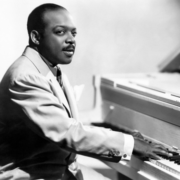 iShowTunes's tweet photo. Birthday Remembrance ~ #CountBasie (1904-1984)

American #Jazz #Pianist, #Organist, #Bandleader &amp; #Composer . . .
Basie earned 9 #GRAMMYs &amp; made History in 1958 by becoming the first black artist to receive the Award.

Pictured below, on The #JudyGarland Show (11/10/63) https://t.co/q7JTx3yX9A