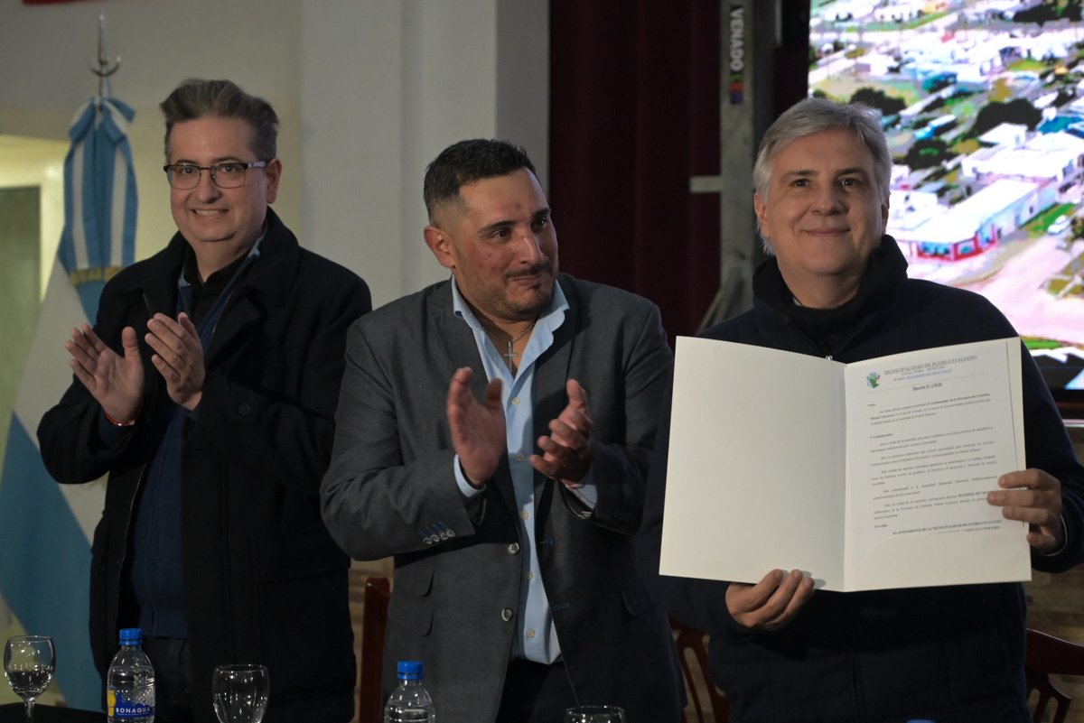 secgobiernocba's tweet photo. Viviendas, infraestructura, salud, educación, agua y saneamiento, junto a la entrega de escrituras, créditos y equipamiento, forman parte de una agenda de gestión que llega a todo el territorio.

#HacerParaCrecer https://t.co/IQ3OIvk7tz