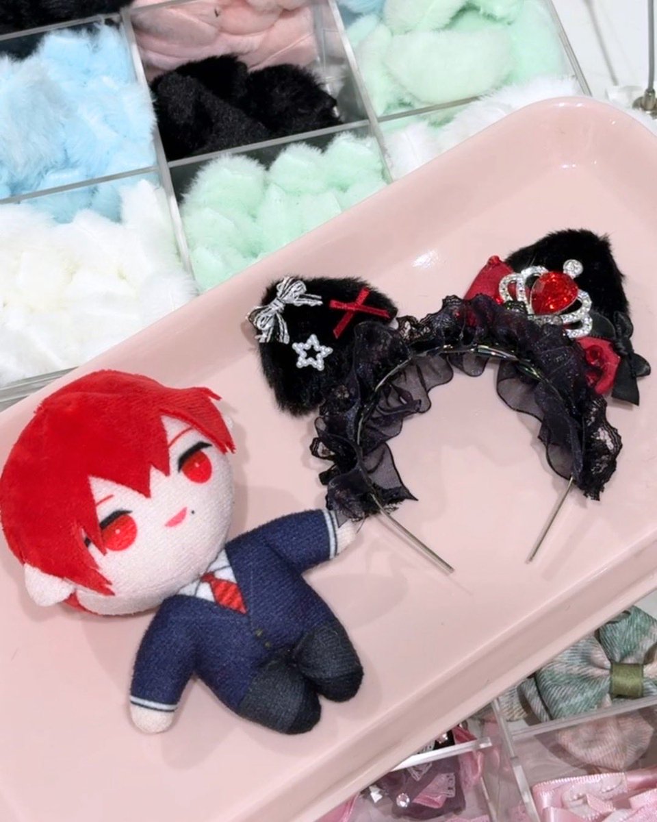 POPJAM_s2's tweet photo. ぬい服だけじゃなく、カチューシャも人気です🧸🎀

POP JAMでは、
ぬい服に合わせて楽しめる
ぬい用カチューシャもご用意しています✨

いつものコーデにひとつ足すだけで、
雰囲気がガラッと変わるのもポイント◎

服＋カチューシャ＋リボンで、
“うちの子だけの組み合わせ”を見つけてください🫶

ぬい服は何着でも試着OKです！

📍POP JAM鶴橋店
大阪市生野区桃谷2-9-14

#ぬい活 #ぬい服 #大阪推し活