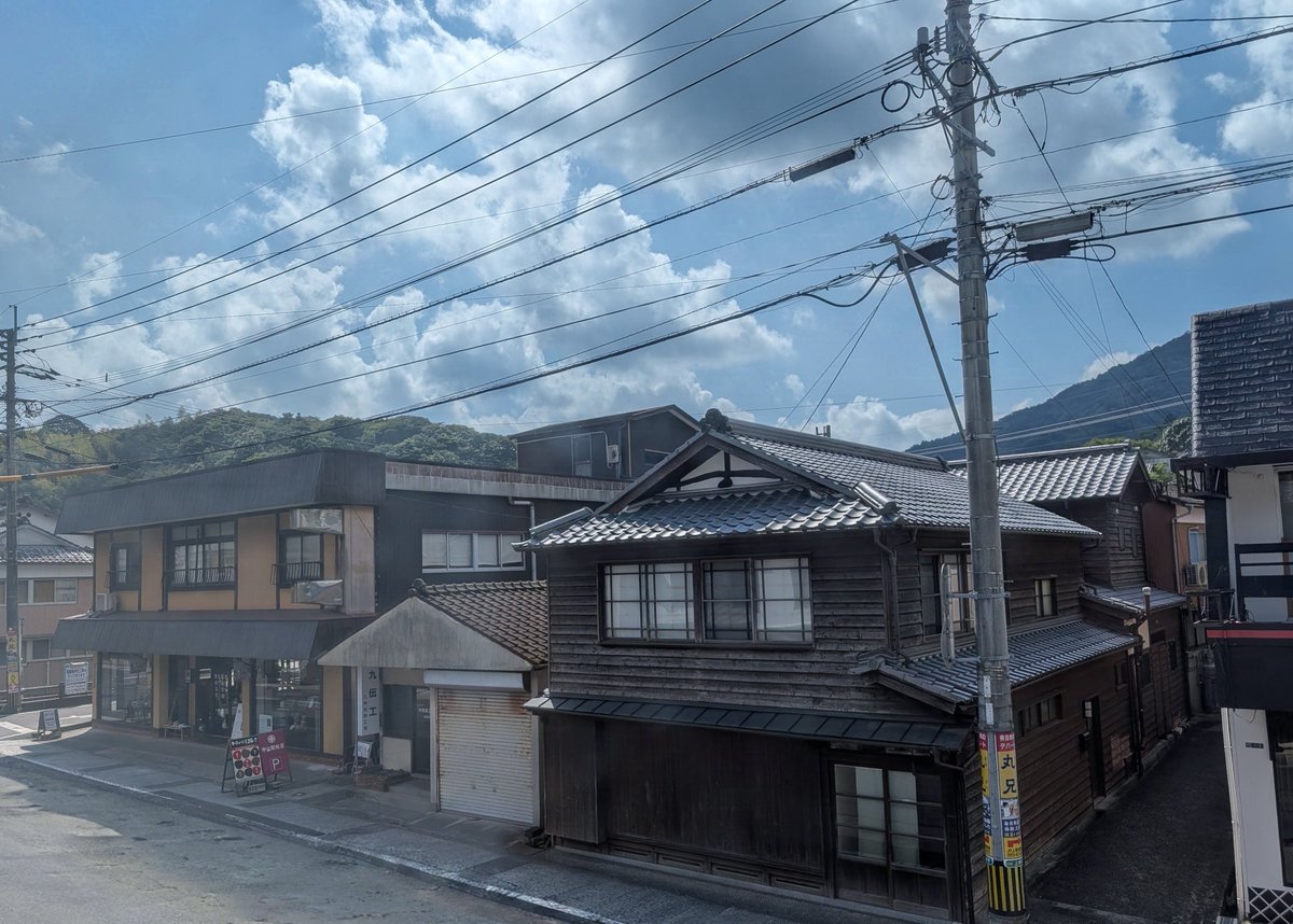 kikoujin's tweet photo. 佐賀は体温超えになるそう、、、
有田はそこまではない、と思います

まったり涼しく16時まで営業🎐

#がんばれ高校野球

#上有田駅
#トンバイベイ通り
#貴好人 https://t.co/xxiE6iCpGo