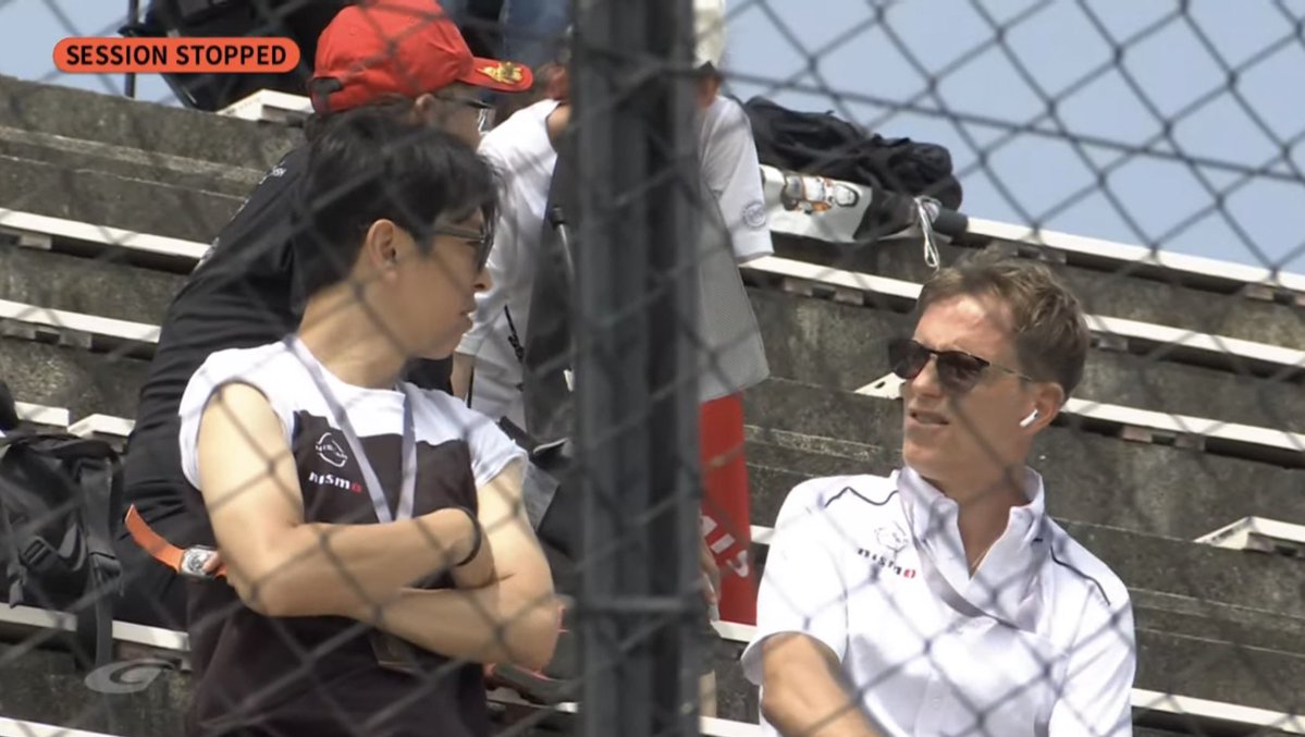 TGR_morry3638's tweet photo. 公式映像に捉えられる野生のロニー・クインタレッリとﾑｷﾑｷな柳田真孝 #SUPERGT https://t.co/RjT2CWXFS3