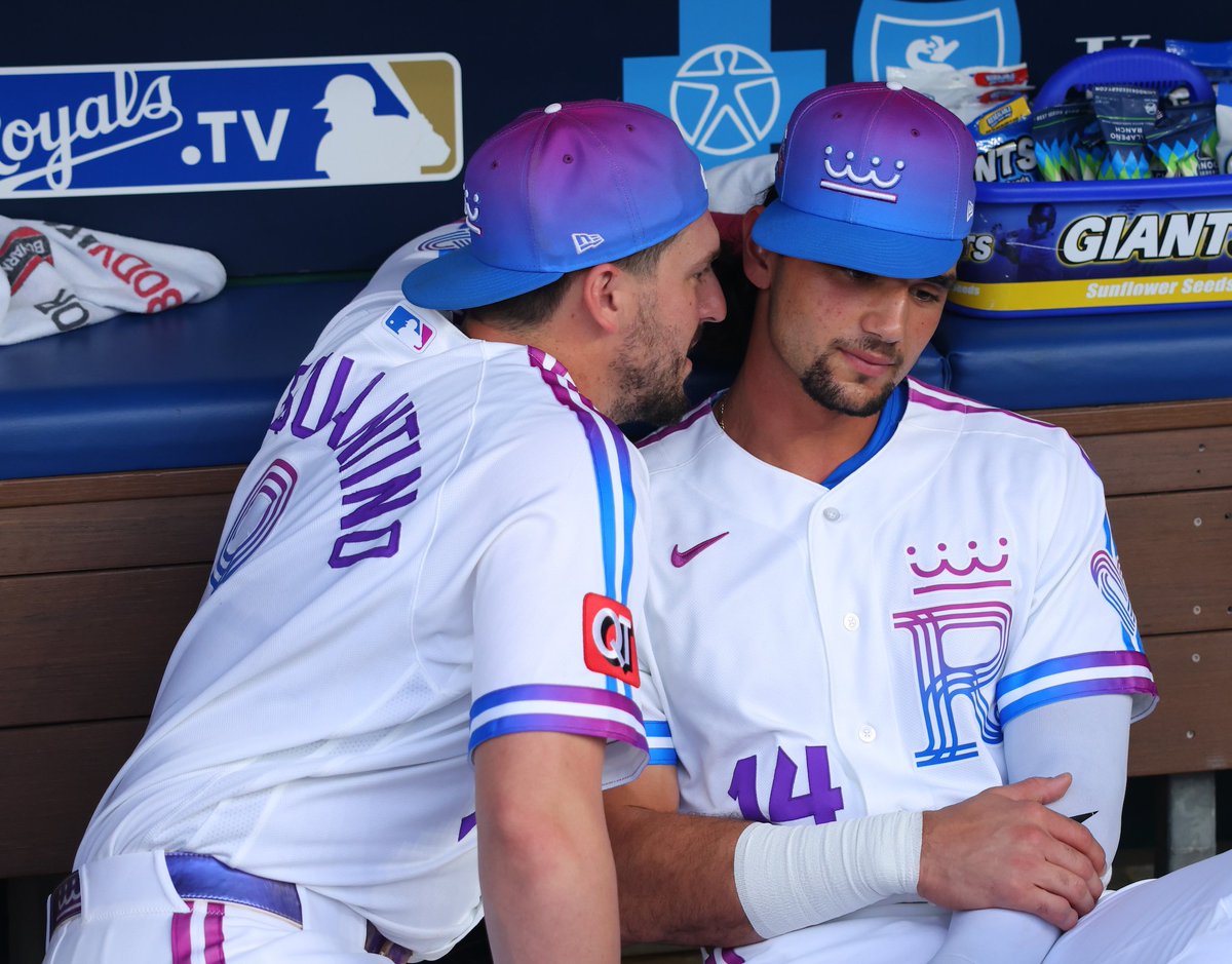 Cut4's tweet photo. hey lil mama lemme whisper in your ear