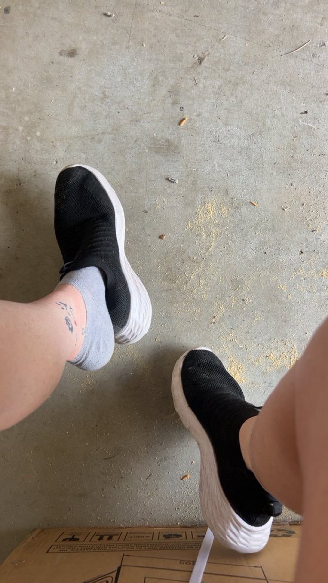 soph__andersOnn's tweet photo. Entertain me while I’m at work losers 

#findom #feet #footfetısh #feetworshi̇p https://t.co/HUgYsaAbYc
