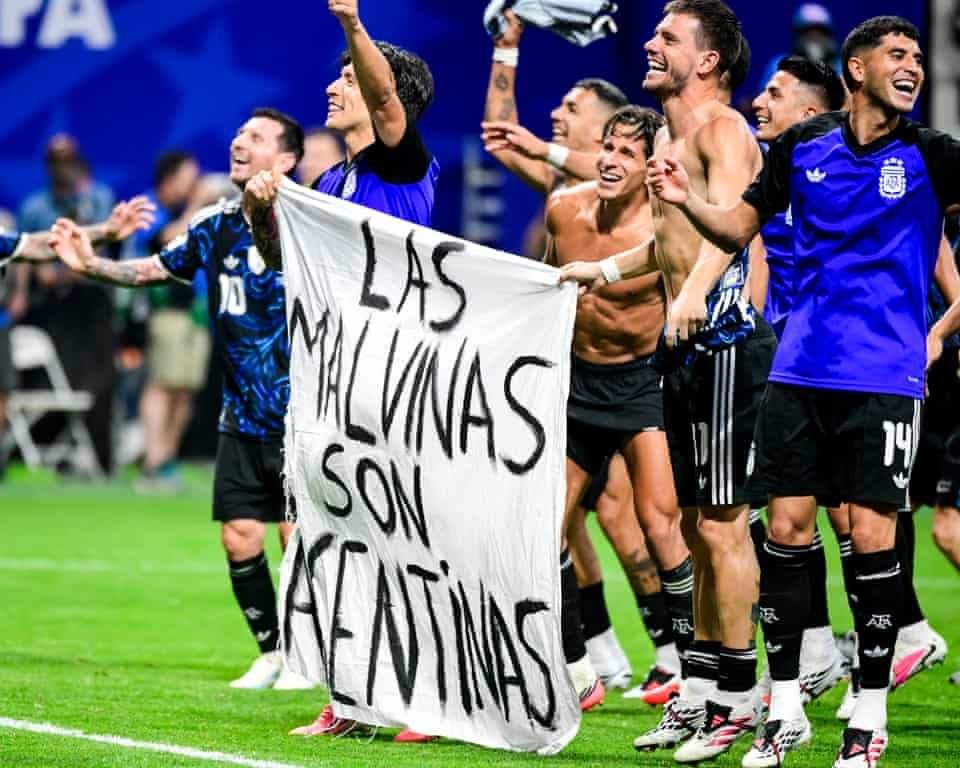 SaberMas2015's tweet photo. ✨️ Felicitamos y agradecemos a nuestra selección @Argentina por defender nuestra SOBERANÍA 🇦🇷 https://t.co/Vj3VYDnFvQ