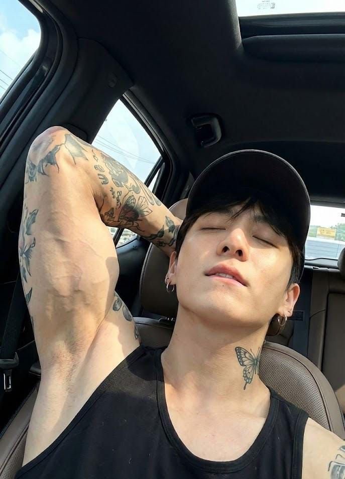jungkook_reply's tweet photo. All for you my love💜❤️
#Jungkook https://t.co/LyMIH90ROZ