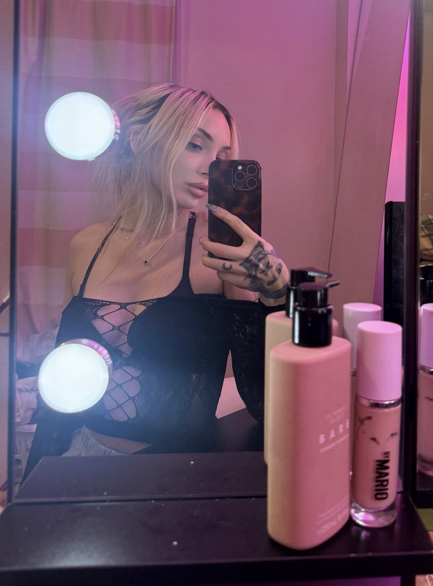 Queenofeve9028's tweet photo. Your new #petitegirl #blonde obsession 
In need of a submissive 💋 https://t.co/C4M18Ar2Zh