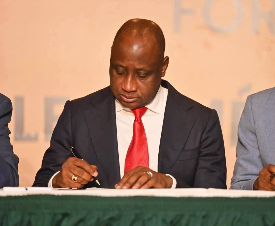 MDefenseHT's tweet photo. À l’occasion du lancement, ce vendredi 21 août 2026, du Forum national sur la vision et l’avenir des FAd’H, le Ministère de la Défense, les Forces Armées d’Haïti et UEH ont procédé à la signature d’un protocole d’accord-cadre de partenariat stratégique.
https://t.co/Dsbli6xUoP https://t.co/iPbG3qVUI5