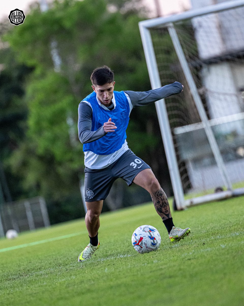 elClubOlimpia's tweet photo. ¡Entrenamiento con miras al juego del domingo! 🔛⚽️ https://t.co/PhZYoTssb7