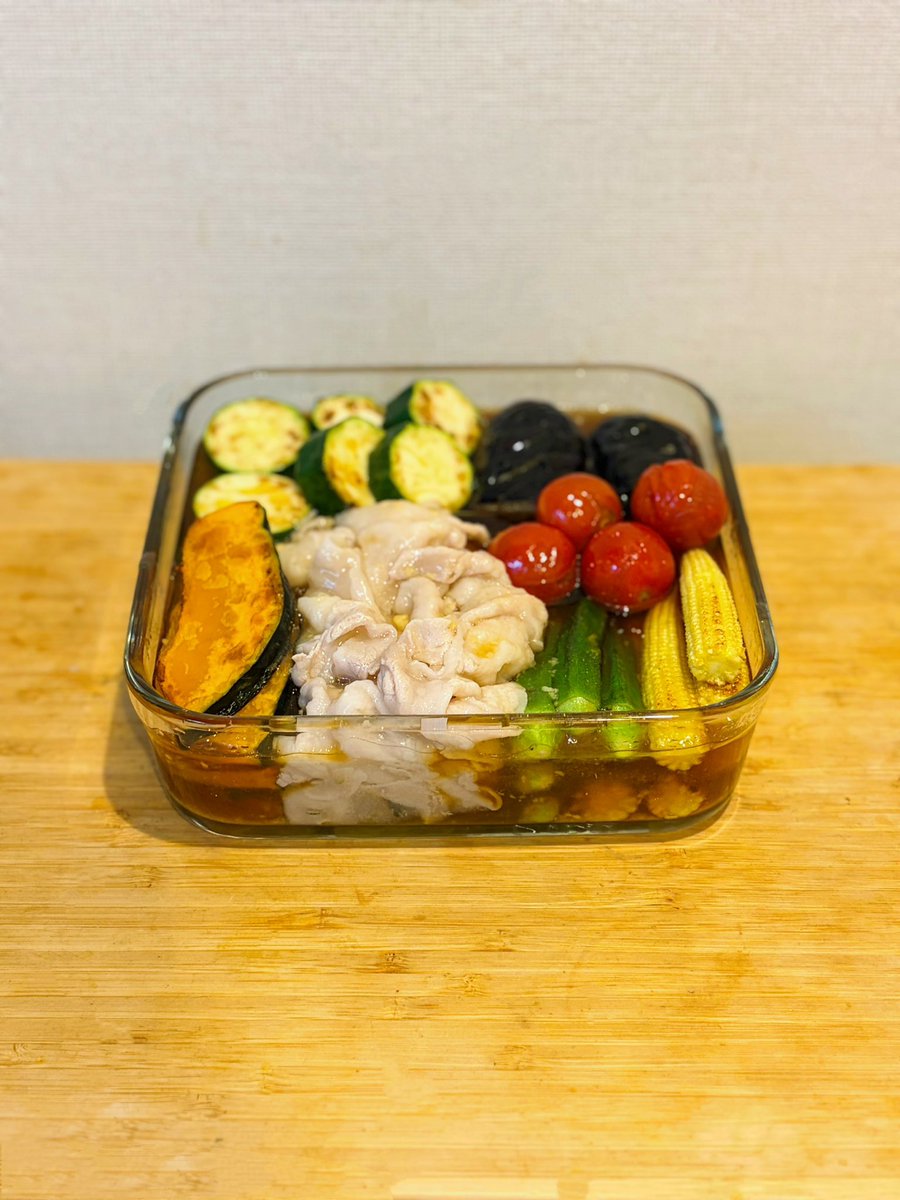 shion0_25mg's tweet photo. 人生は自由だから、この時間からてんこ盛りの夏野菜揚げ浸しを作ったっていい https://t.co/UTM4xzxEsY