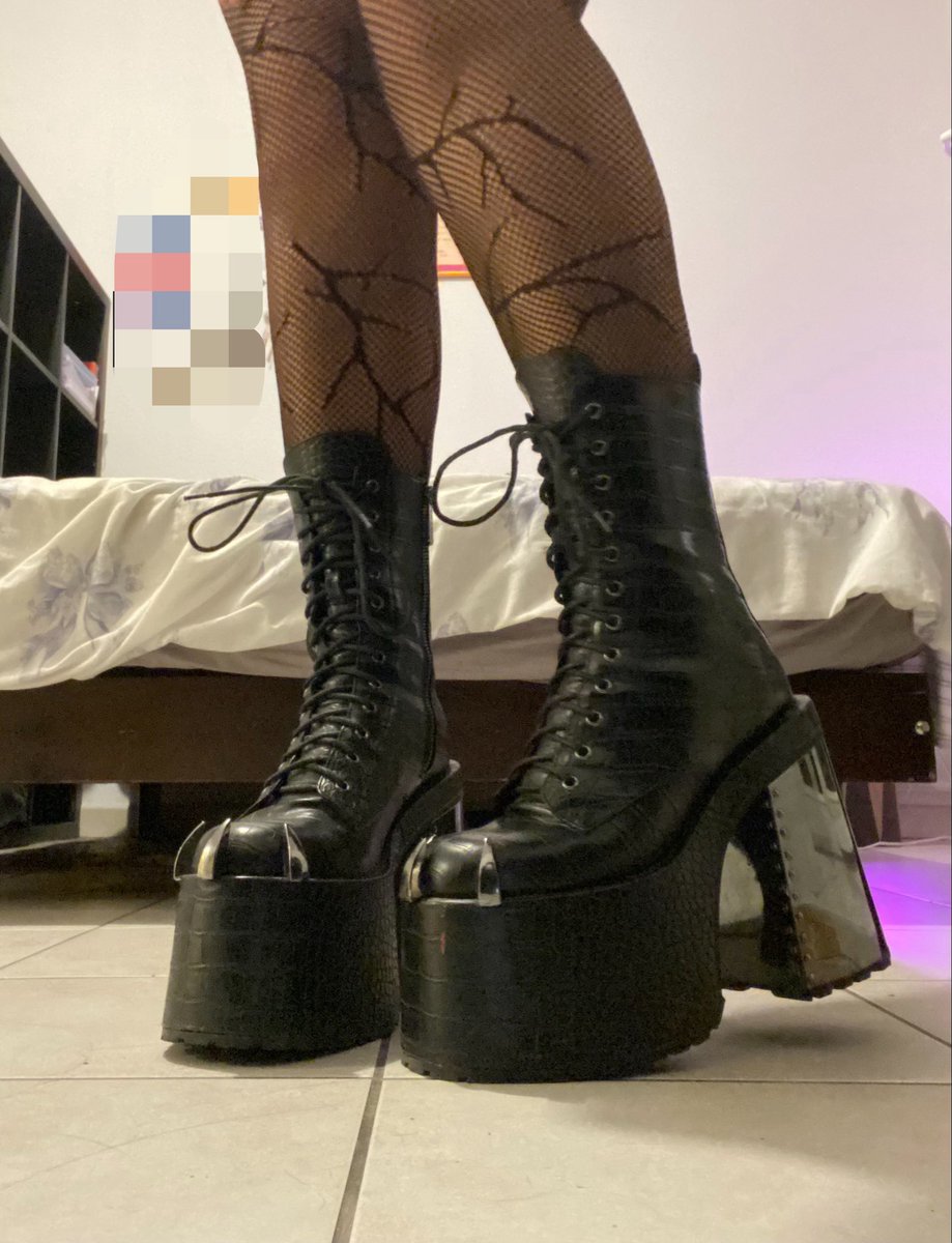 RavenxDomina's tweet photo. My favorite shoes to step on your throat and make you beg for oxygen 👣

Who’s gonna buy me my next pair ? 

#alt #altdomme #domina #dominatrice #feet #feetfetish #fetish #moneyslave #paypig #slave #submissive #soumis #femdom #findom https://t.co/RuEblKwQRd