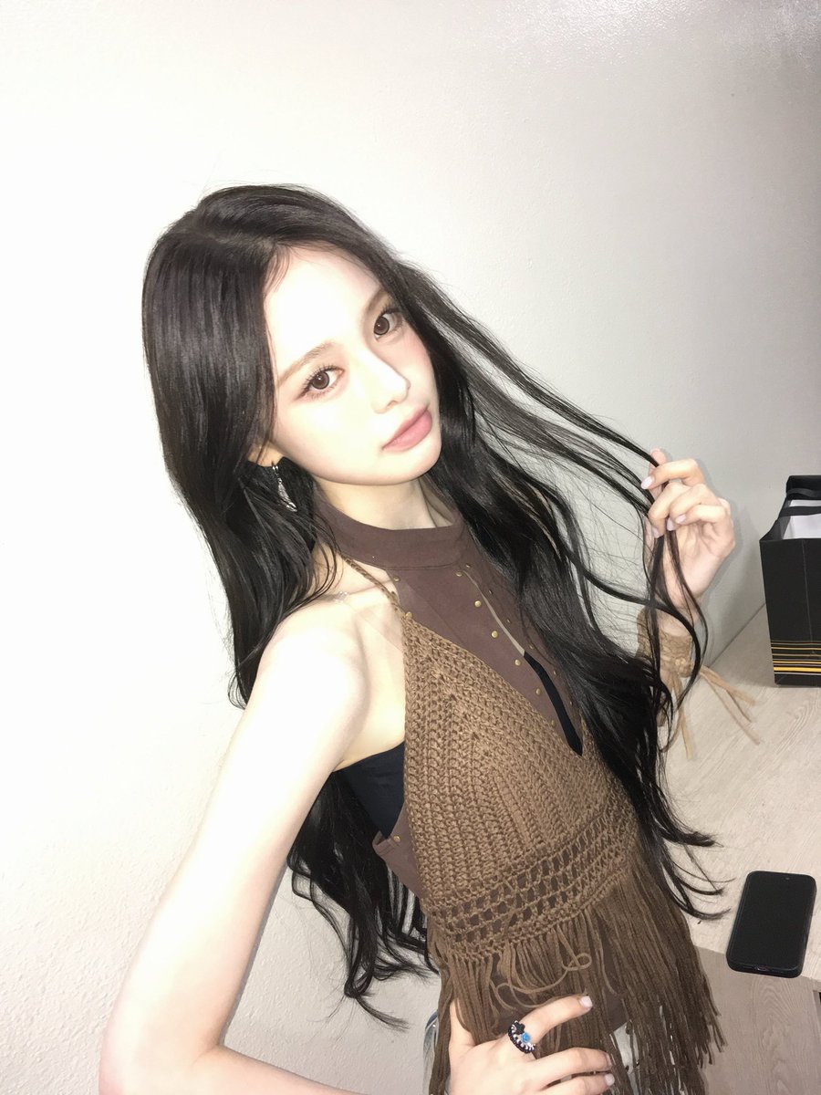 jeeminpict's tweet photo. JEEMIN plus chat update

#방지민 #BANGJEEMIN #이즈나 #IZNA https://t.co/UhtjrBRTEv