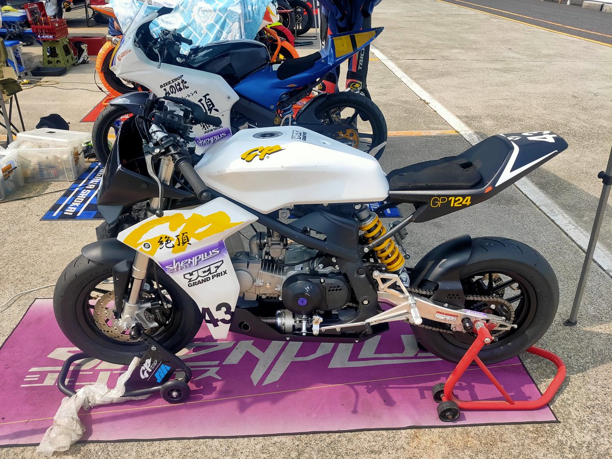 imanishen's tweet photo. 今日の相方はコチラ
色々緩む可愛いヤツ
(可愛くない)
#YCF
#GP124
#鈴鹿ツインサーキット https://t.co/kppTsMi6yN