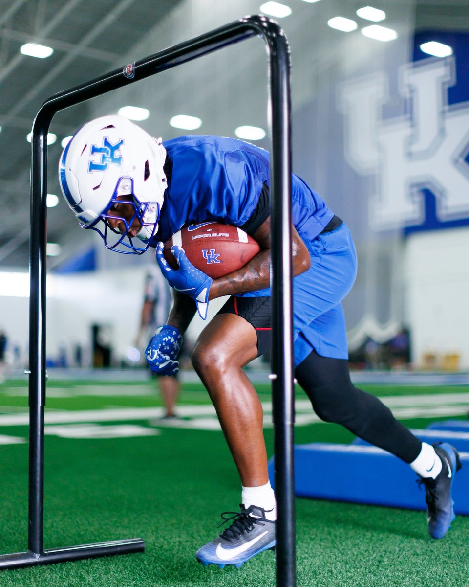 UKFootball's tweet photo. Stackin’ days 😼 https://t.co/EV8O7vVb4H