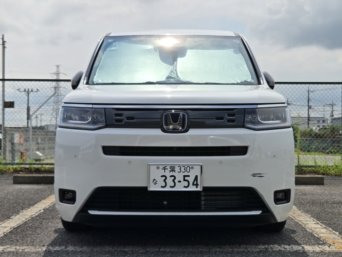 SPACE_552RBN's tweet photo. なんかよく見たら、左のライト気持ち程度に押されてる…？？
メッキモールも左右でチリ合ってないし。
とりあえず月曜に見てもらうけど…
なんかもう乗る気なくなってきた(笑) https://t.co/69Wvuve9bK