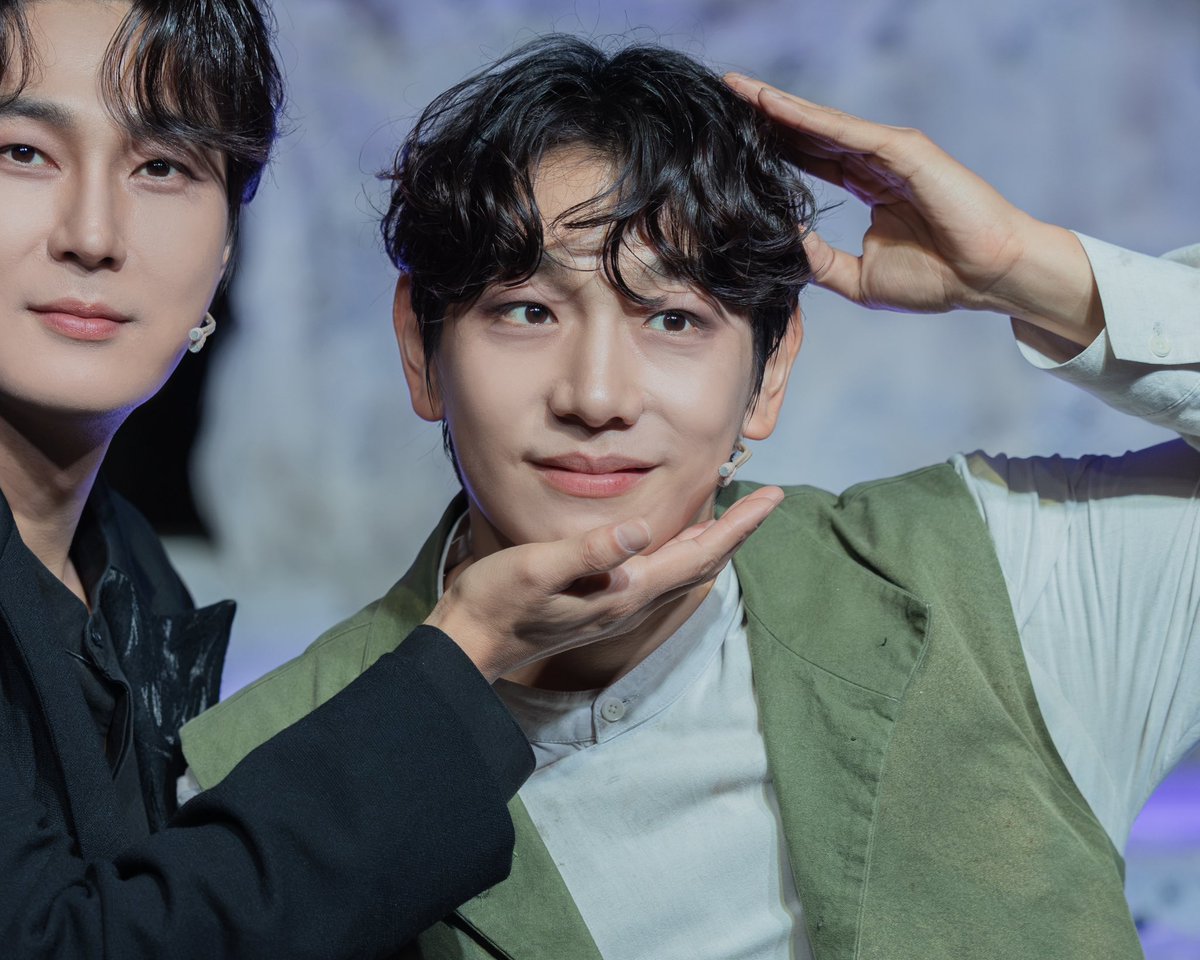 ggang_pic_'s tweet photo. •2026.08.21
•뮤지컬 <죽음에 관하여>
•삶과 죽음의 경계선 DAY

인간 #신주협 배우님
신 #조성윤 배우님 https://t.co/AyJz8zhwIu