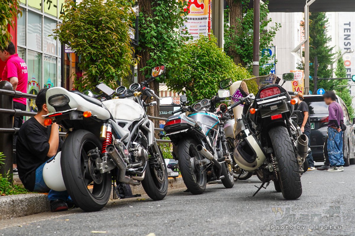 kaztsu's tweet photo. 秋葉原、はやい時間から騒音バイクの人たちが集まり闊歩する場所になってしまった中央通り https://t.co/7iUR4yyfVg