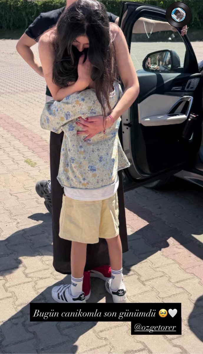 proudozge's tweet photo. Settle Yasemin'imizin son günü 🫠
Yolunuz hep bahten açık olsun Özge'mm 🤟🏻
#ÖzgeTörer &amp; #Yasemin #EveGidenYol https://t.co/h4ZTYFE8bQ
