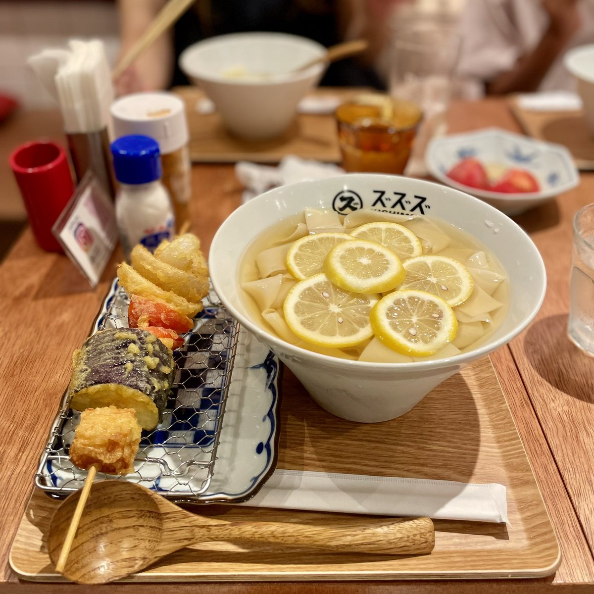 N_O_M_S's tweet photo. きしめんズズズ @栄（名古屋）
名古屋PARCOでちいかわ焼きを買った後にむつみで手羽先食うて帰ろうと思ったら満席…時間もなくて星が丘製麺所×はなまるうどんのきしめん屋さん。まぁまぁええやん♡ https://t.co/zzj590Dl64