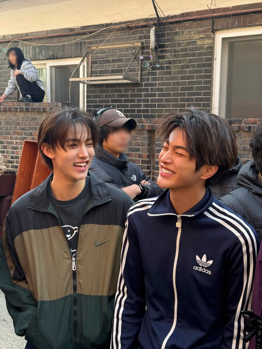 jngwoncatt's tweet photo. They were literally born yesterday https://t.co/59H1nJGblL