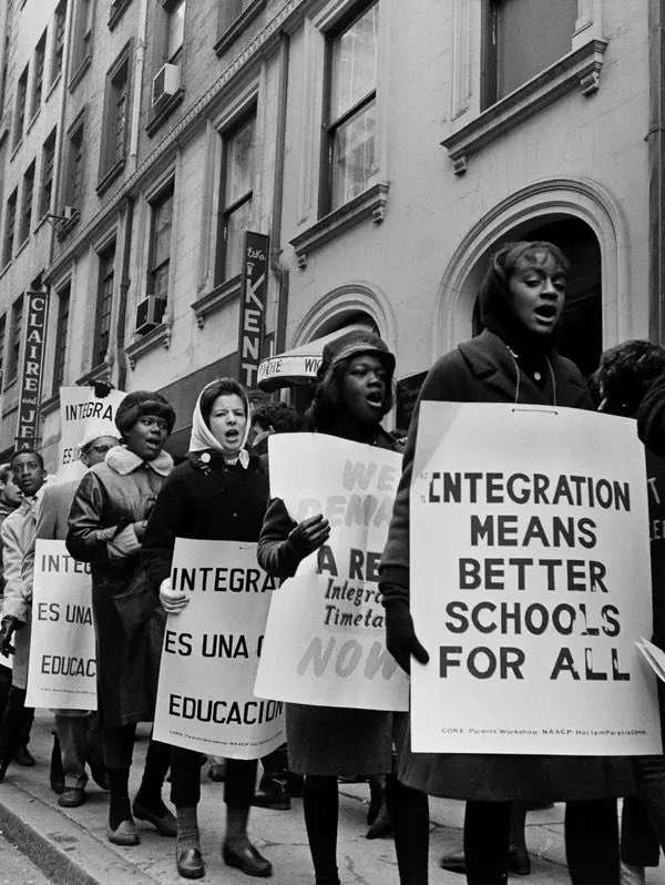 wishheartx's tweet photo. Pro immigration photos from the 1950s. 

The government enforced this upon White neighborhoods and schools. https://t.co/PtuvyoNC8B