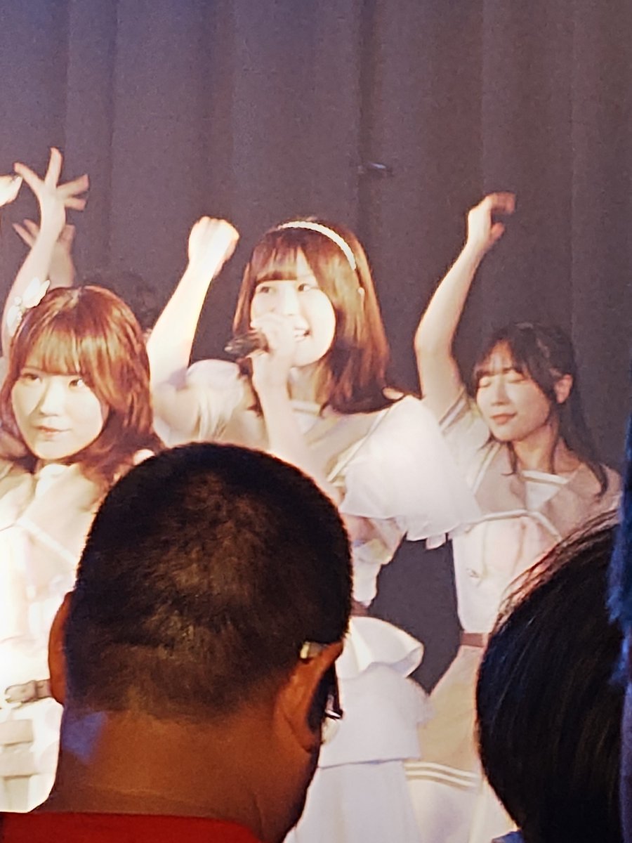 takeokim02's tweet photo. おととい木曜日 #mole で４組 #木曜定期
次は #限りなく白く
最近やるSEなしスタート！
ドキドキして、これはこれで良い。
#StrayFish #雨守り とエモい感じのセトリで、
最後 #一番星 ！ #こはてんジャンプ も
そろそろカウントダウン…
かぎしろあたりから前が動いて、
もはや隙間から（笑） https://t.co/9XvQipwDEQ