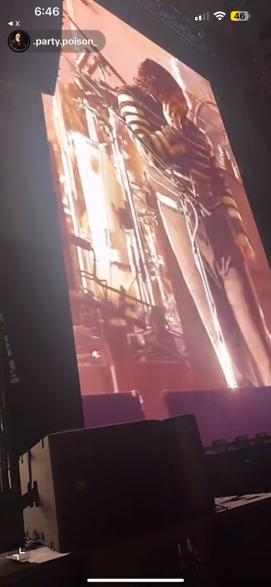 DrFrankenIero's tweet photo. OH BLACK PARADE GERARD MISBEHAVING ON PURPOSE, PROREV FIGHT ROUND 2 GERARD 2, FRANK 0 #MCRDETROIT #MCRDET https://t.co/B4uyMZzyBT