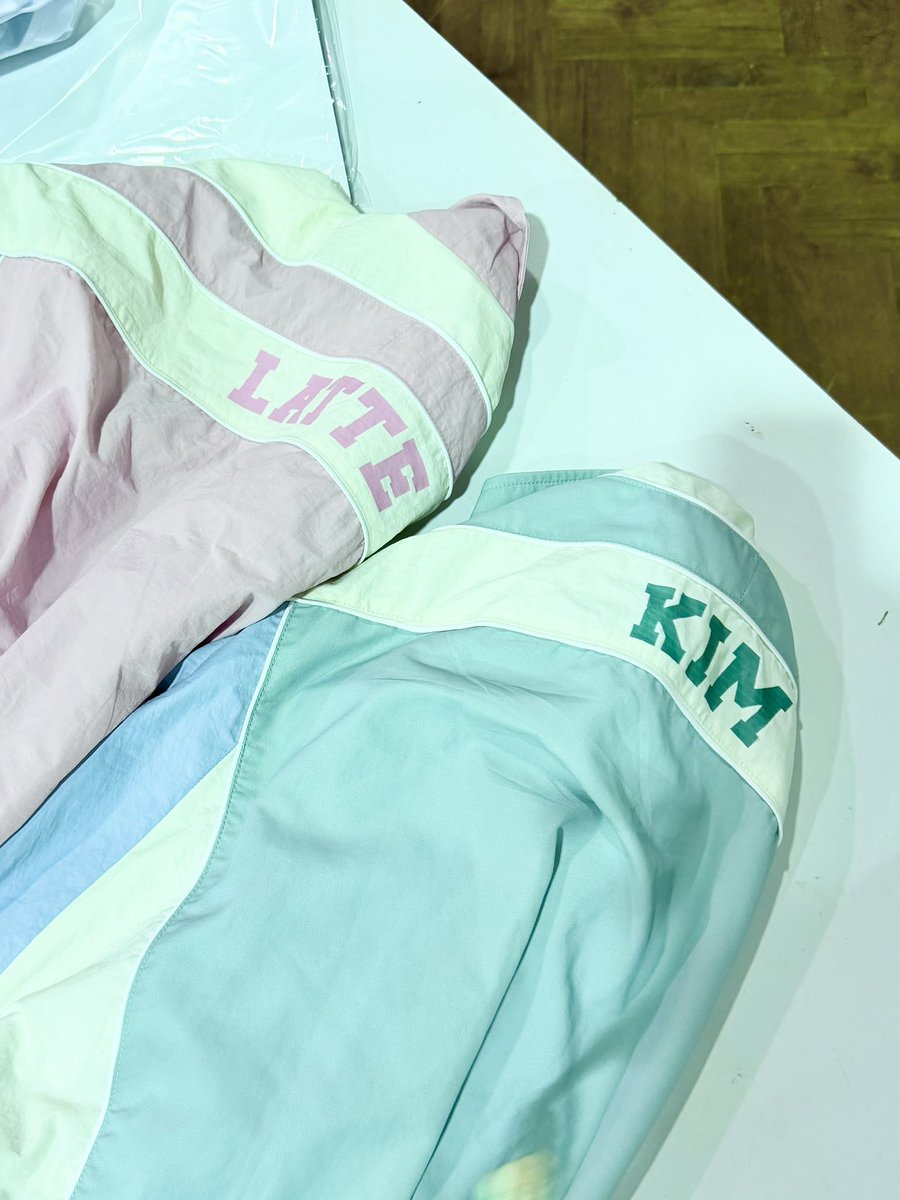 ppngsaton's tweet photo. Flashback to our favorite day! We sat court-side in pastel fits, showering our darling baby with all the hugs in the world ♡ https://t.co/5jjGWKuDAW