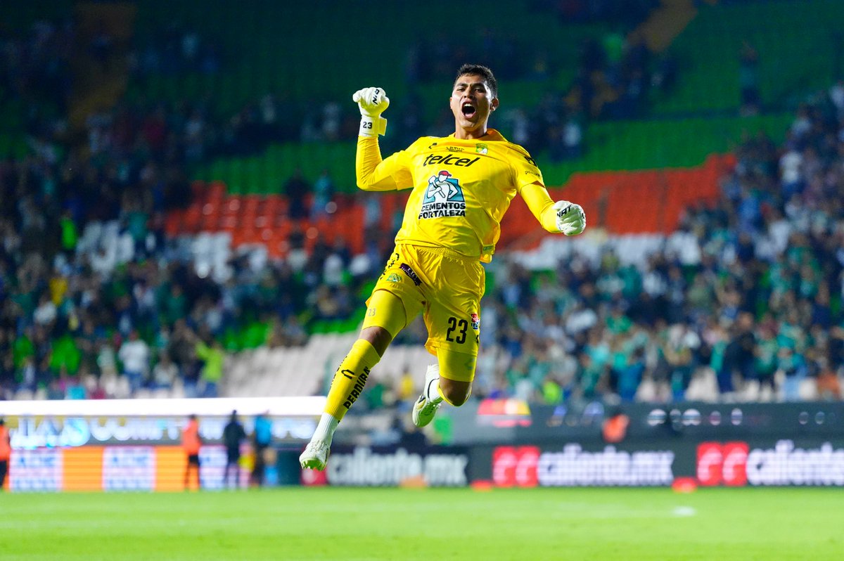 LigaBBVAMX's tweet photo. ⏱️Medio tiempo en el Estadio León.
@clubleonfc 1-0 @Rayados 🦁🆚Ⓜ️
#LaLigaDeLaAfición✨ | #J5 | #AP26 | #LEOMTY https://t.co/qSXje61MbP