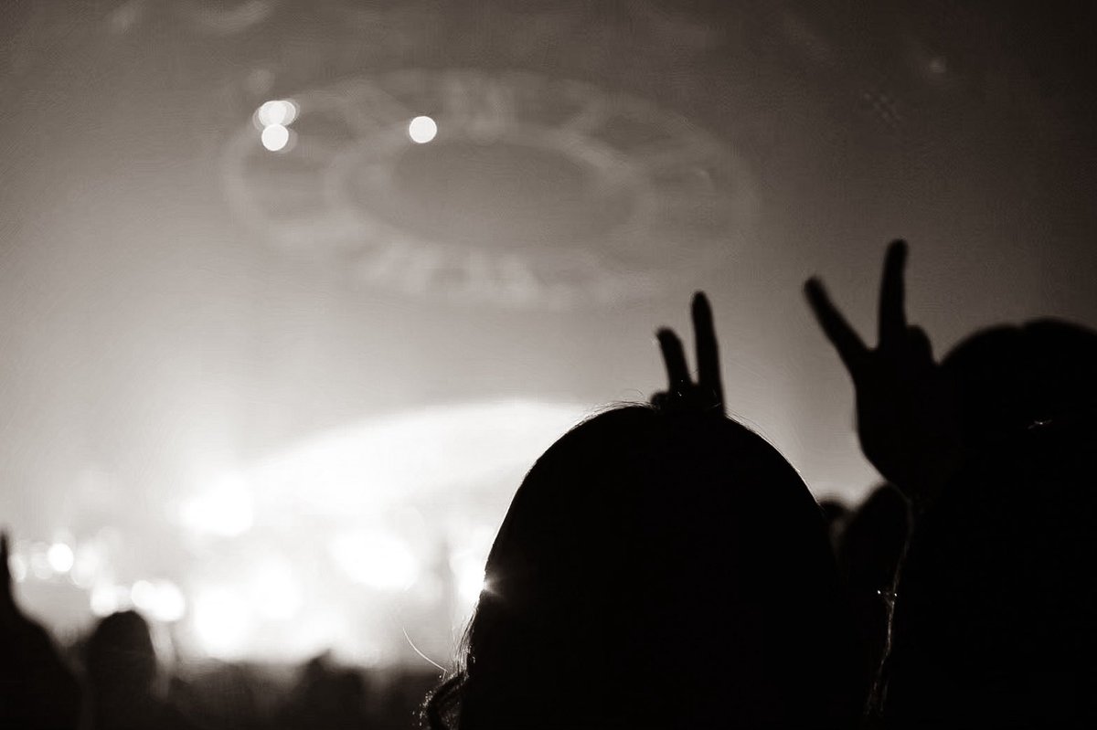 skow_inc's tweet photo. SEKAI NO OWARI のライブって
遠ければ遠いほど 特等席になるんです

＿＿＿＿＿＿ 𝘢𝘯𝘥 𝘠𝘖𝘜.

いつも素敵な景色を 見せてくれてありがとう

⌇#sekainoowari
@fromsekaowa @saori_skow
@Nakajin_sekaino @DJLOVE_SNO https://t.co/DmwmuXbCJf