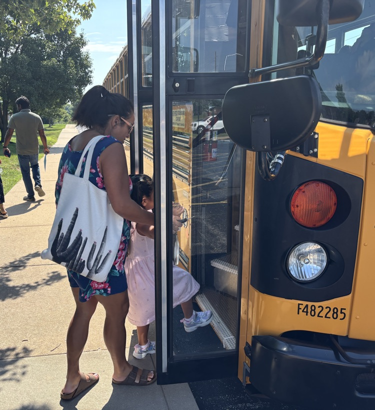 ZumOstmann's tweet photo. Meet the Teacher and Back to School Kickoff were a success! Today our youngest Explorers took a tour, met the OES staff and played on the playground. We can't wait to see everyone back on the first day of school! https://t.co/swN7c8qSuF