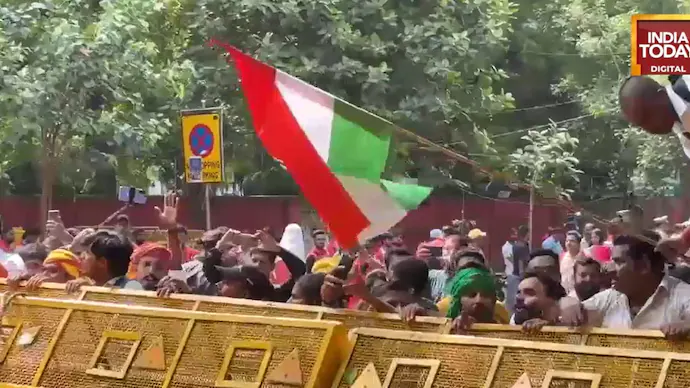 IndiaToday's tweet photo. Reservation for poor, not caste: Protesters seek changes to quota system

Members of an upper-caste group and many youths protested at Jantar Mantar on Friday over reservation and the SC/ST Act. They said quotas should be linked to economic status and warned the agitation could expand without action.

Read in detail: https://t.co/gN6RlFRIaN
#Delhi #JantarMantar #Protest