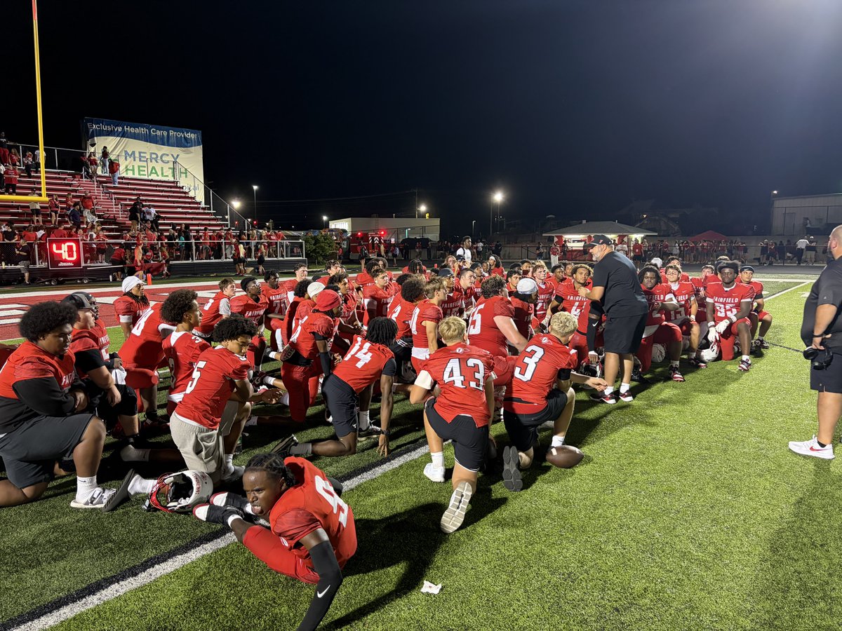 fcsdathletics's tweet photo. Fairfield Football finishes with a Week 1 victory over Wayne!

Fairfield 35
Wayne 25

#FairfieldPride #OneTribe https://t.co/aaVdwxMYDC