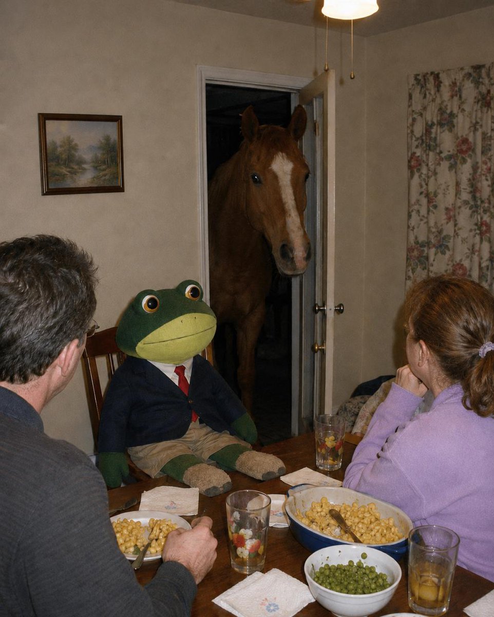 FROGE_MASCOTT's tweet photo. Froge, the horse is here https://t.co/0uHZrvtthJ