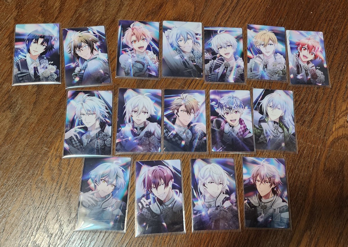 kitsuneyuu0428's tweet photo. 一直忘記拍這次買的4WJ 的週邊
終於有一個娜娜用的手機袋！
卡片就直接16人全買了
大毛巾真是解決了裝飾痛包的部分🤣
今天轉播就這樣去了！ https://t.co/FTSaTpsrvu
