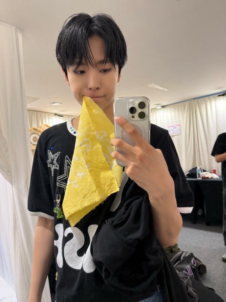 luvuusii's tweet photo. 강아지행동                                       고양이행동 https://t.co/Z97wcp0Dfm