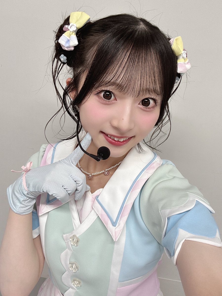 yunachan_akb48's tweet photo. #バズリズム02
 遅くまでありがとうございました🤍

ソロカットはニコニコだったでしょ〜？☺️
今回は少しだけ髪型を変えてみました⟡.*
見つけてくれましたか〜？？ https://t.co/3npDrgImSf