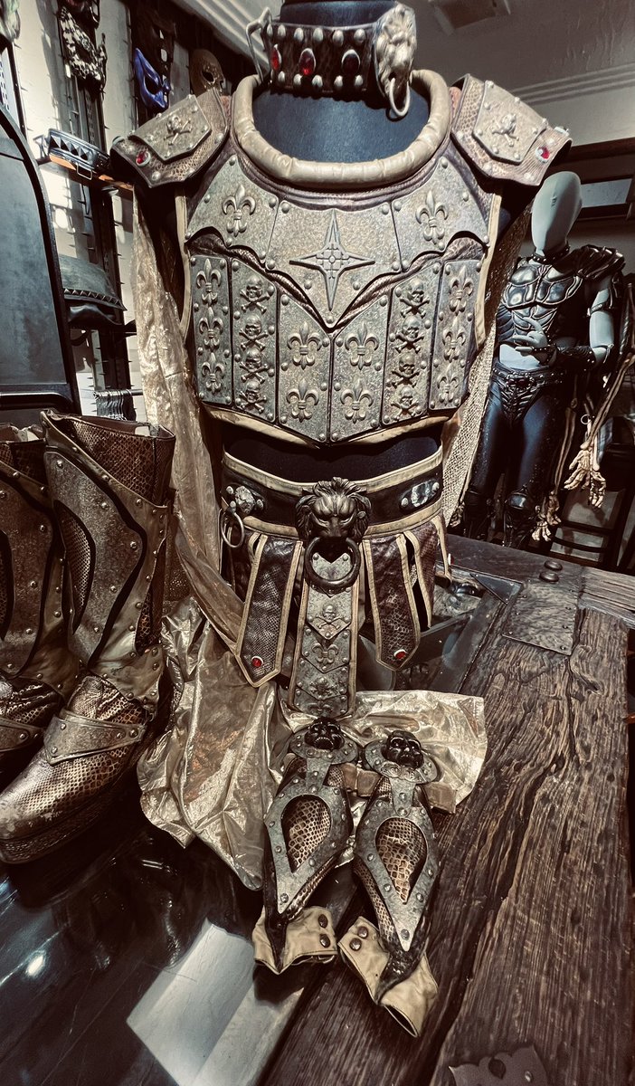 jap_inc's tweet photo. 本日より閣下！ https://t.co/GT8jwhRypo

#閣下　#戦闘服　#聖飢魔Ⅱ #JAP工房　#展示 https://t.co/nmAZIUlZql