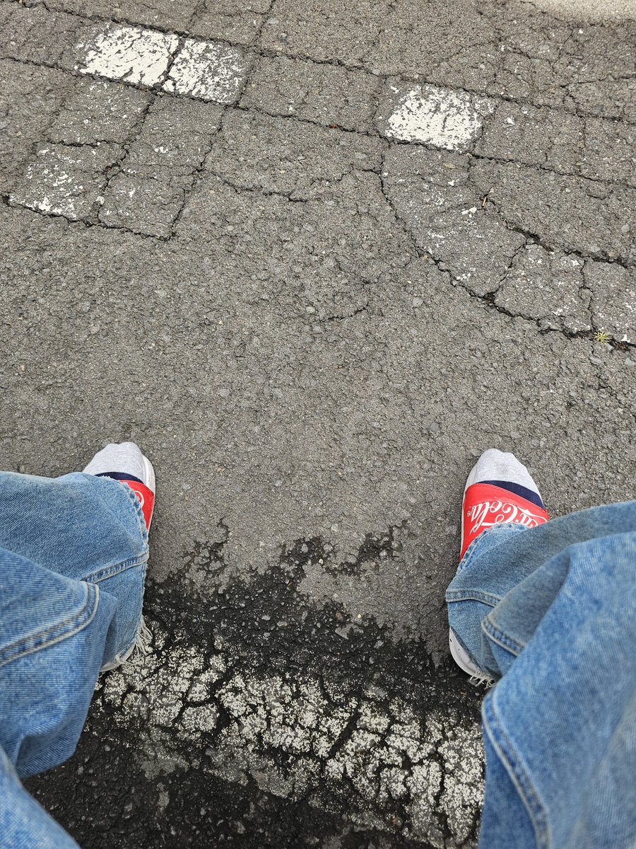 hiro196624's tweet photo. 珍しい時間帯に開店外待ち中
3番目 https://t.co/vrvcbgi3FT