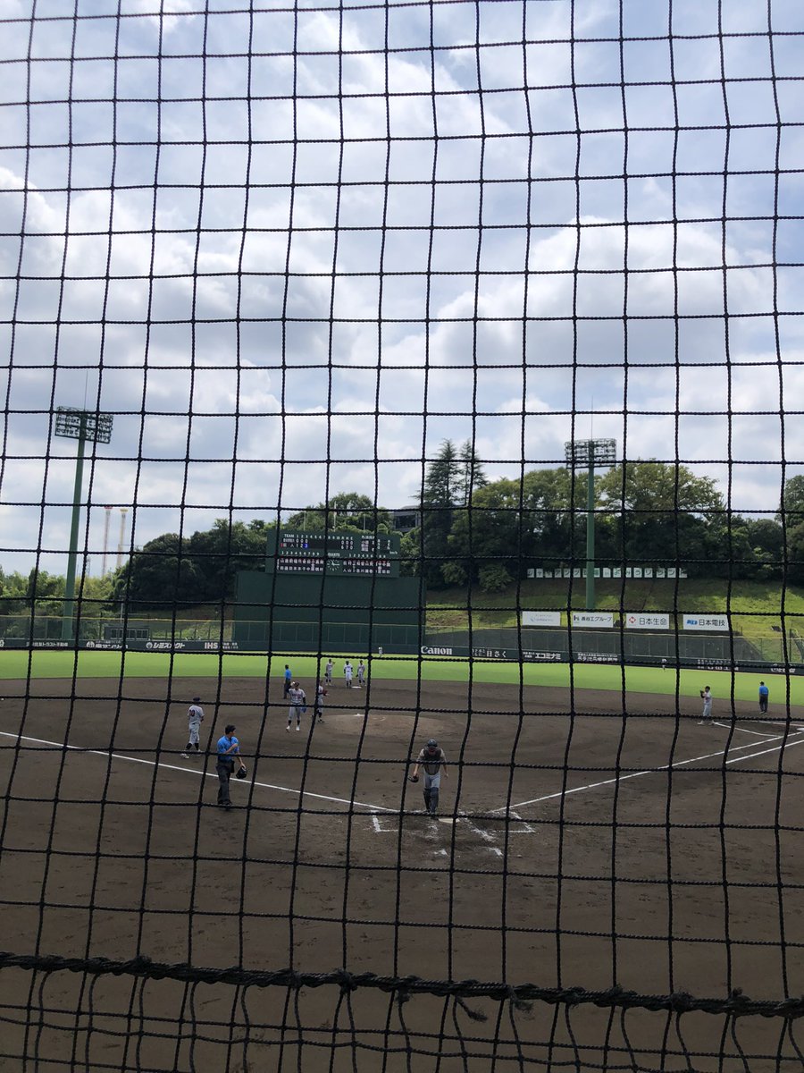 daisensei's tweet photo. 親戚の子が巨人の三軍と試合するということでちょっと見に来ました。巨人のベンチに賑やかな外国人選手いらして、背番号049。クロマティ？？って思っちゃうよね、わたしの年代だと🤣 https://t.co/PR9BwX9aUl