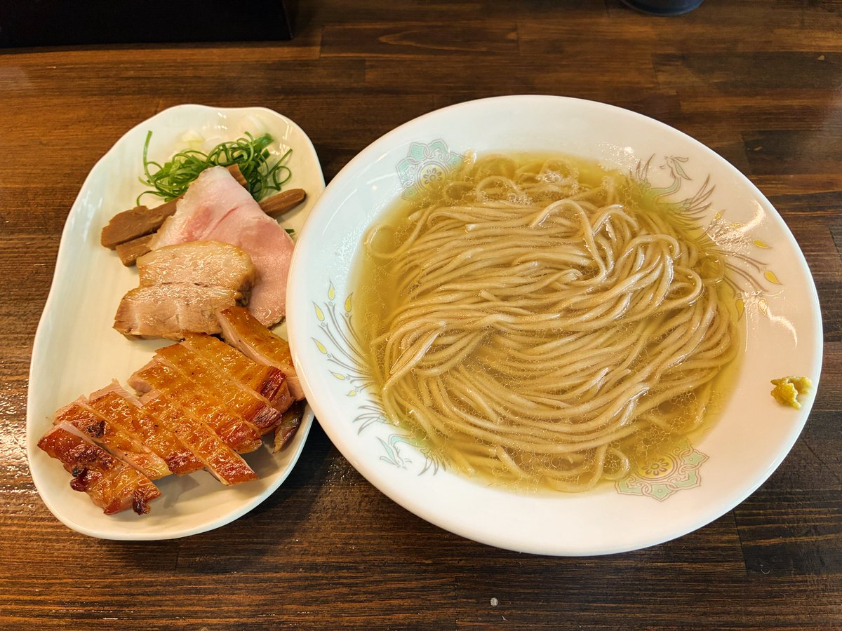stkrio517's tweet photo. 水曜日のこと…。

午後休暇…

帰宅前、新在家に 寄り道🤪

そして〝塩ラーメン〟🍜

〝スモークチキン〟トッピング☝🏻(信州黄金シャモ)

めちゃめちゃ旨かった〜👍 https://t.co/eiXYzGMaLE