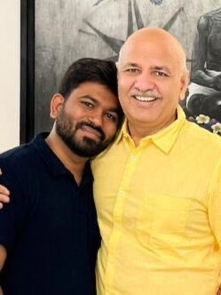 HarishKhuranna's tweet photo. As per this logic when we say u r part of @AamAadmiParty and team of parivartan NGO to aapko accept karne mein sharam kyo aati hai .

We all know u r same gang or rather B team of @ArvindKejriwal . 

Khud lad nahi paa raha Kejriwal @BJP4India se to tumko aage kar diya . https://t.co/9MYPv5yANN