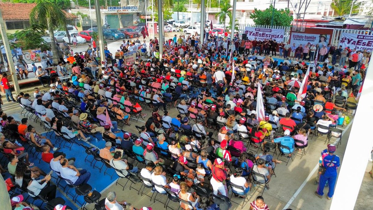 esthela_damian's tweet photo. Miren nada más cómo nos recibió Llano Largo. ❤️

Mucho cariño, muchos abrazos y una gran asamblea para seguir encontrándonos y hablando de frente.

Y hoy todos coincidimos en algo: mandarle muchísimo cariño a nuestra Presidenta @Claudiashein.

¡Cuídese mucho, Presidenta! La queremos pronto al cien. 🫶🇲🇽