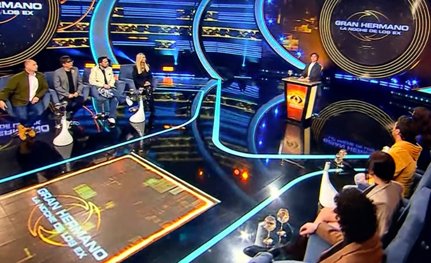 lauritamubfald's tweet photo. Que limpieza que hicieron en el panel de #LaNochedeLosEx 
Falta Luchi, Tini, Bati, todos los que tenian problemas con Romina. Que raroooo 🤭 #GranHermano https://t.co/qKLyUoulL7