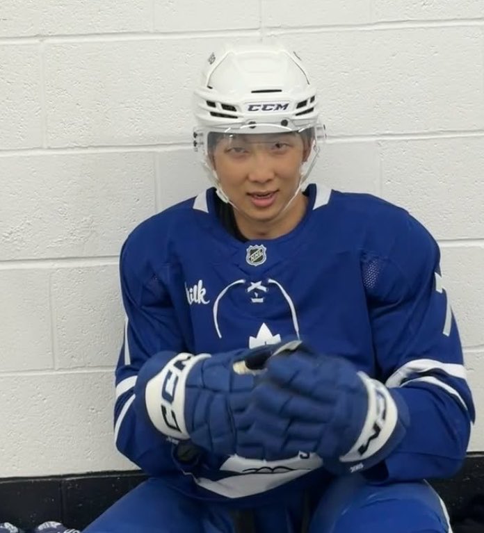 rkivethetic's tweet photo. “Hockey is fun but hard” 

Look at his baby face 😭😭 https://t.co/IcSTzlVWe1